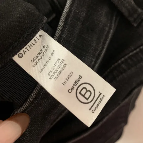 Athleta Sculptek Crop Kick Carbon Wash Jeans