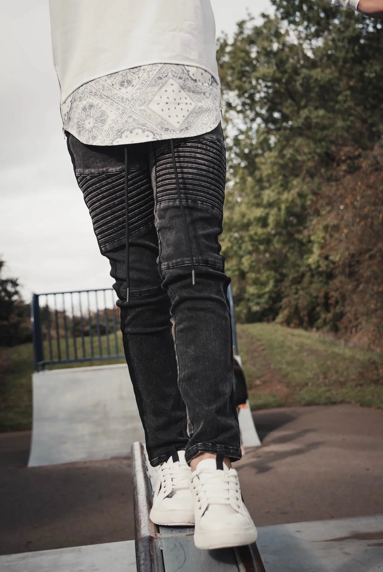 BIKER JEANS - ACID BLACK