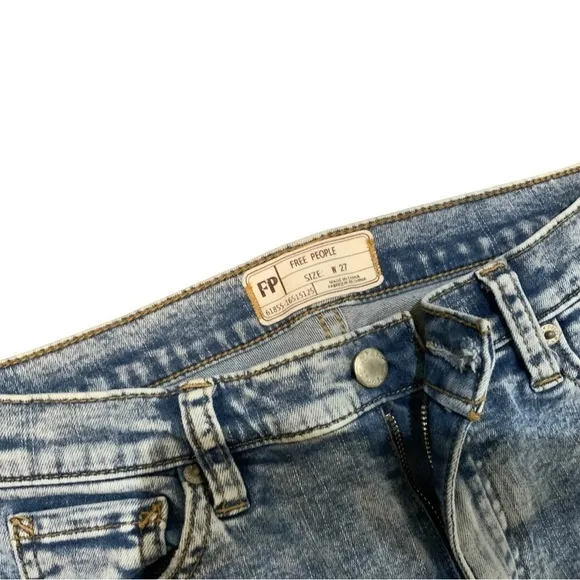 FREE PEOPLE  Great Heights Acid Wash Frayed Hem High Rise Crop Jeans Size 27