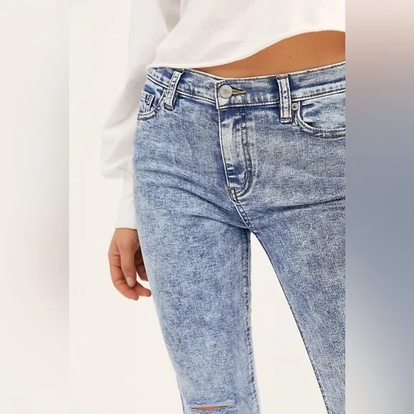 FREE PEOPLE  Great Heights Acid Wash Frayed Hem High Rise Crop Jeans Size 27