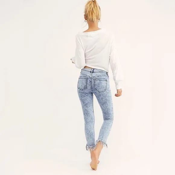 FREE PEOPLE  Great Heights Acid Wash Frayed Hem High Rise Crop Jeans Size 27