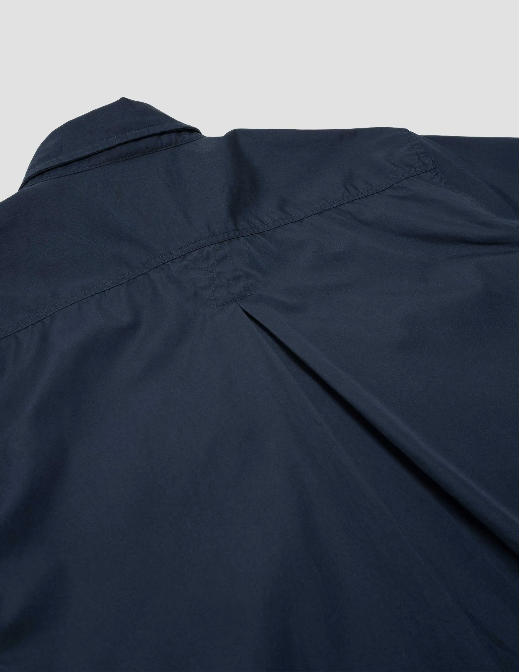 Gil Relaxed Short Sleeve Shirt in Navy Poplin