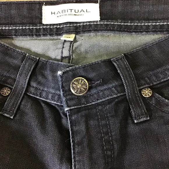 Habitual Los Angeles  Dark wash Women’s Jeans  with detailed back pockets Sz. 26