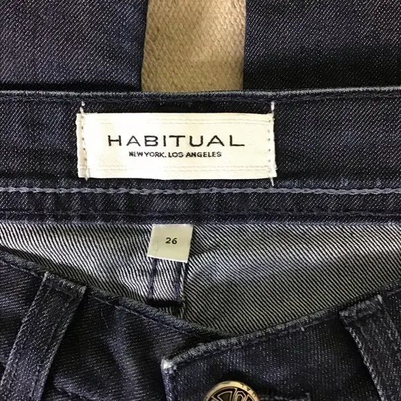 Habitual Los Angeles  Dark wash Women’s Jeans  with detailed back pockets Sz. 26