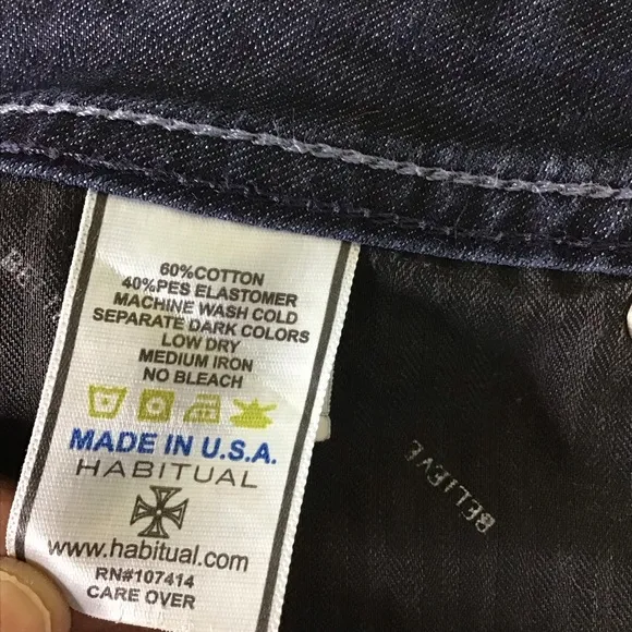 Habitual Los Angeles  Dark wash Women’s Jeans  with detailed back pockets Sz. 26