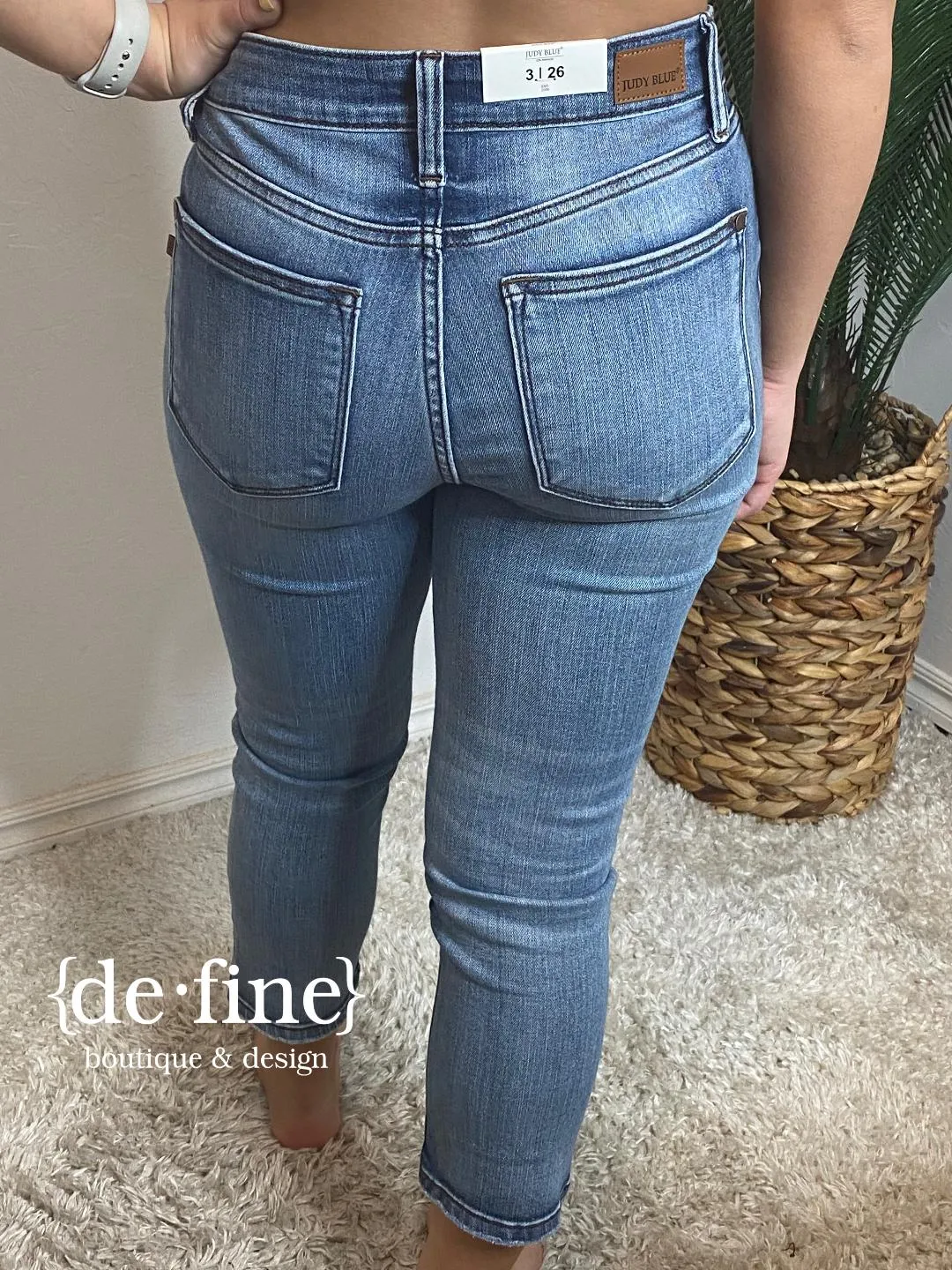 Judy Blue Mid Rise Contrast Wash Capris