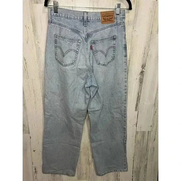 Levi's Women's High Waisted Straight Jeans Size 28 Light Wash Blue