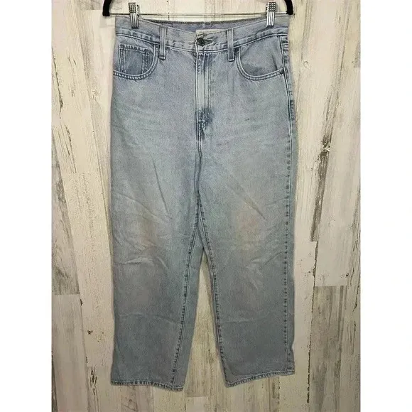 Levi's Women's High Waisted Straight Jeans Size 28 Light Wash Blue