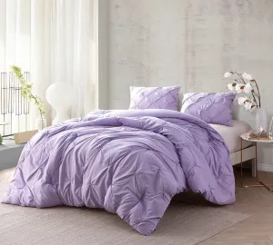 SUPER COMFY ORCHID PETAL PIN TUCK KING COMFORTER & SHAMS- OVERSIZED KING XL! RETAILS $225 
