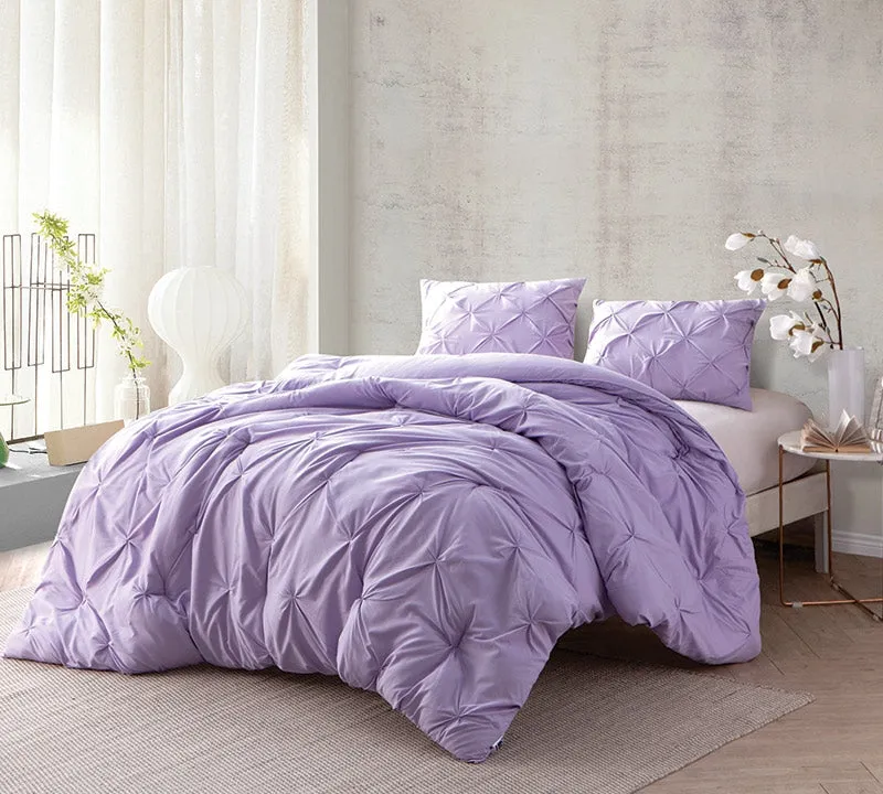 SUPER COMFY ORCHID PETAL PIN TUCK KING COMFORTER & SHAMS- OVERSIZED KING XL! RETAILS $225 
