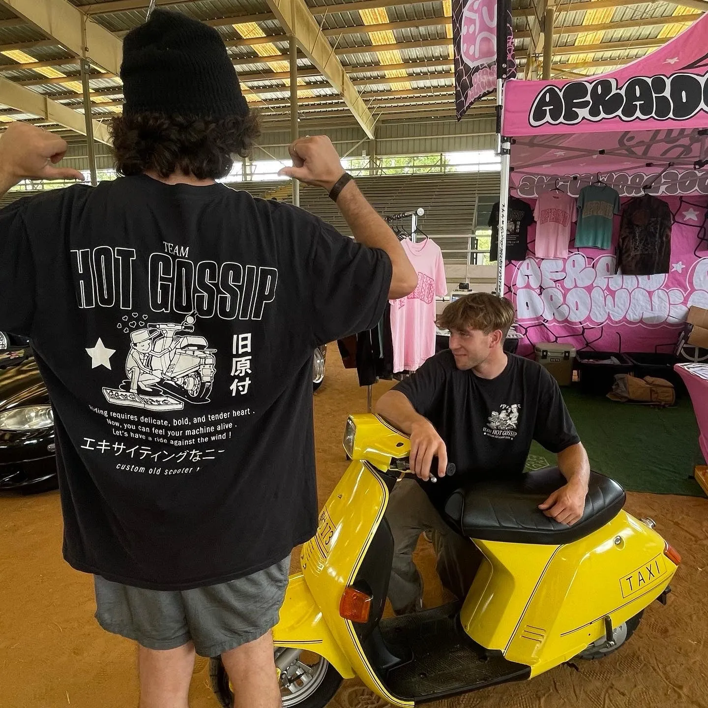 TEAM HOT GOSSIP SCOOTER SHIRT - BLACK / WHITE