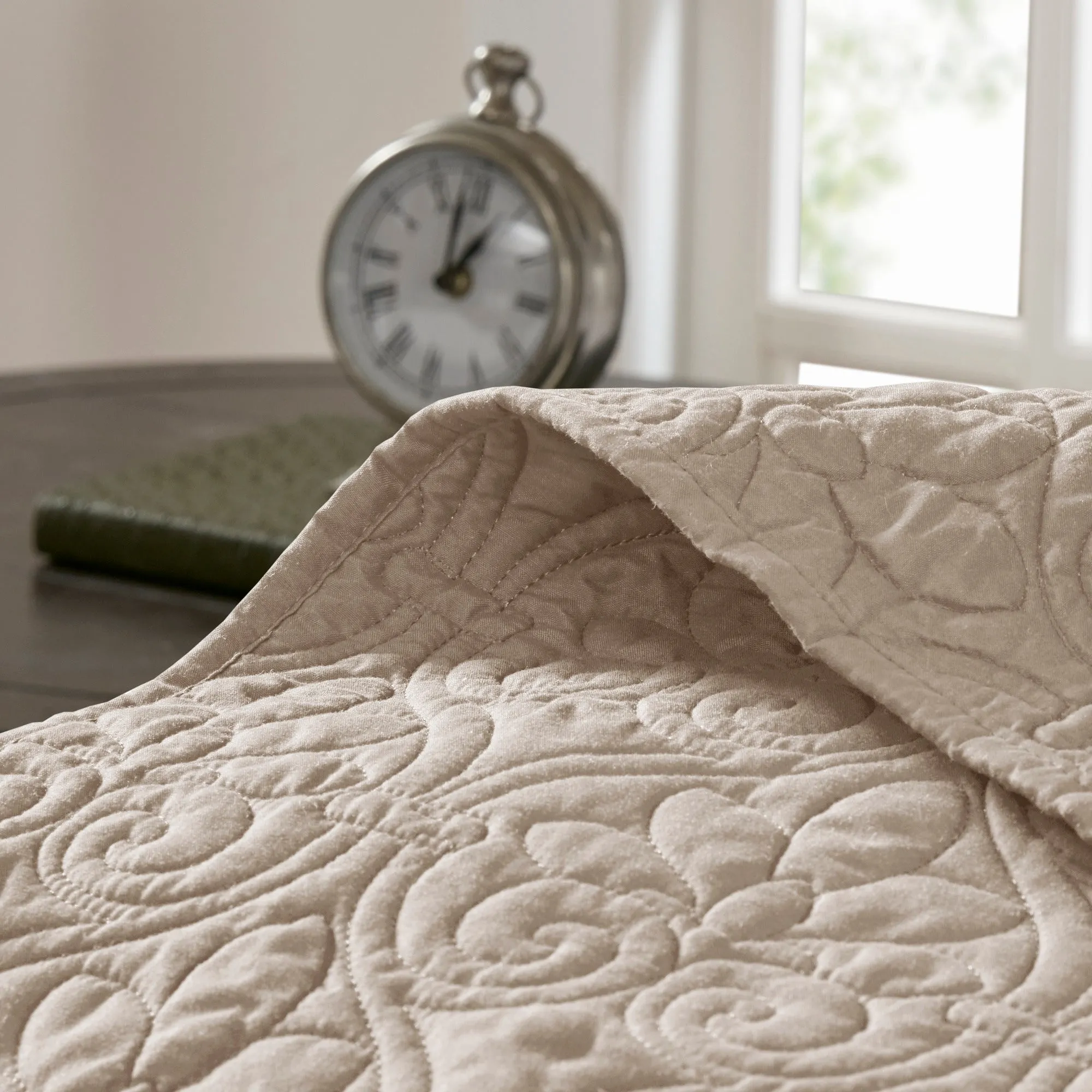 Vancouver Reversible Bedspread Set