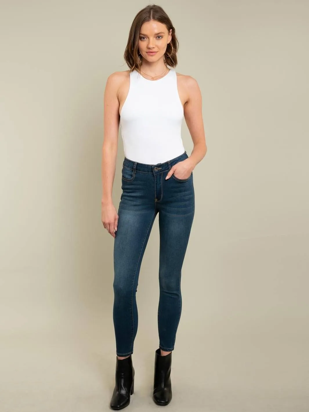 WOMEN'S DARK WASH DENIM JEANS
