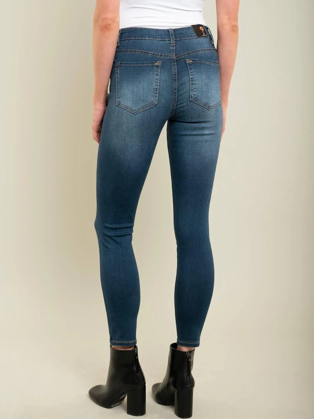 WOMEN'S DARK WASH DENIM JEANS